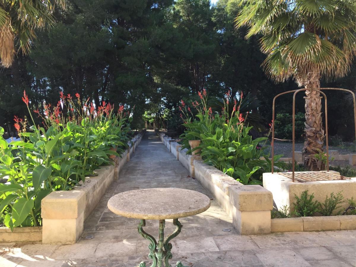 Palazzo De Carlo E Il Parco Dei 7 Pozzi Bed & Breakfast เลชเช ภายนอก รูปภาพ