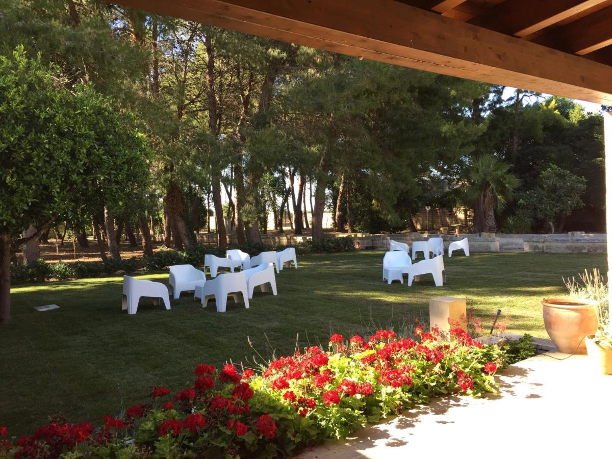 Palazzo De Carlo E Il Parco Dei 7 Pozzi Bed & Breakfast เลชเช ภายนอก รูปภาพ