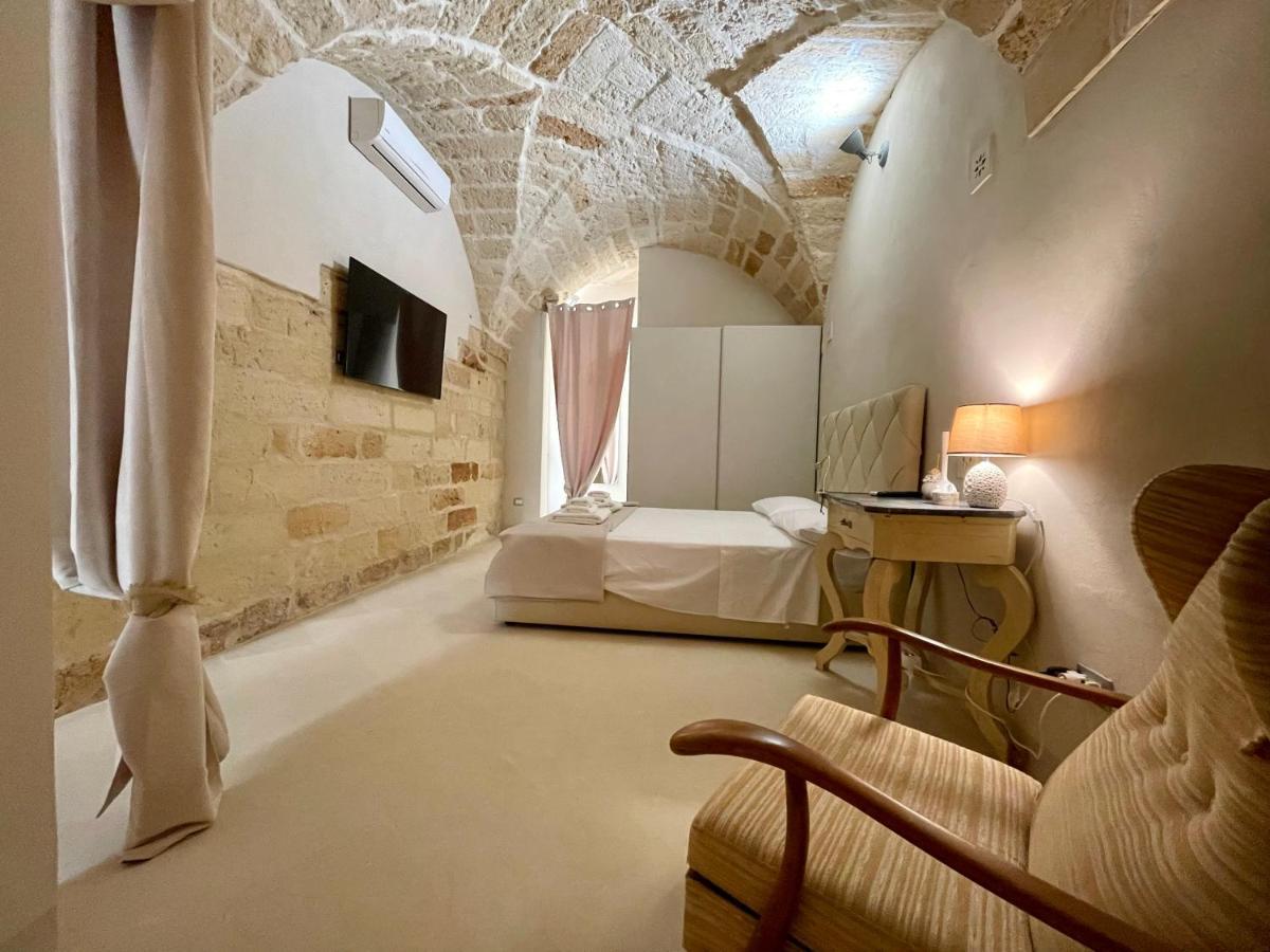 Palazzo De Carlo E Il Parco Dei 7 Pozzi Bed & Breakfast เลชเช ภายนอก รูปภาพ