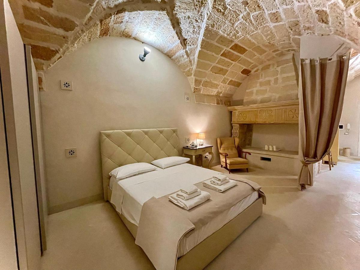 Palazzo De Carlo E Il Parco Dei 7 Pozzi Bed & Breakfast เลชเช ภายนอก รูปภาพ