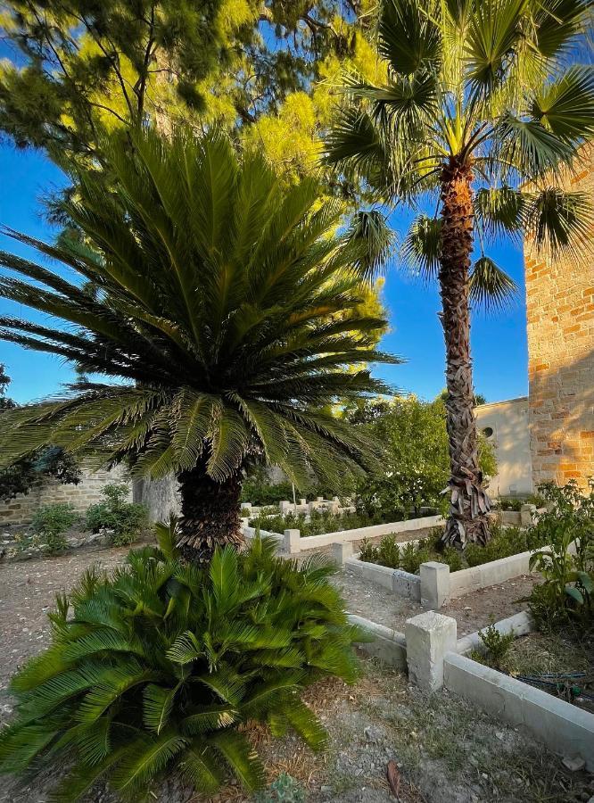 Palazzo De Carlo E Il Parco Dei 7 Pozzi Bed & Breakfast เลชเช ภายนอก รูปภาพ