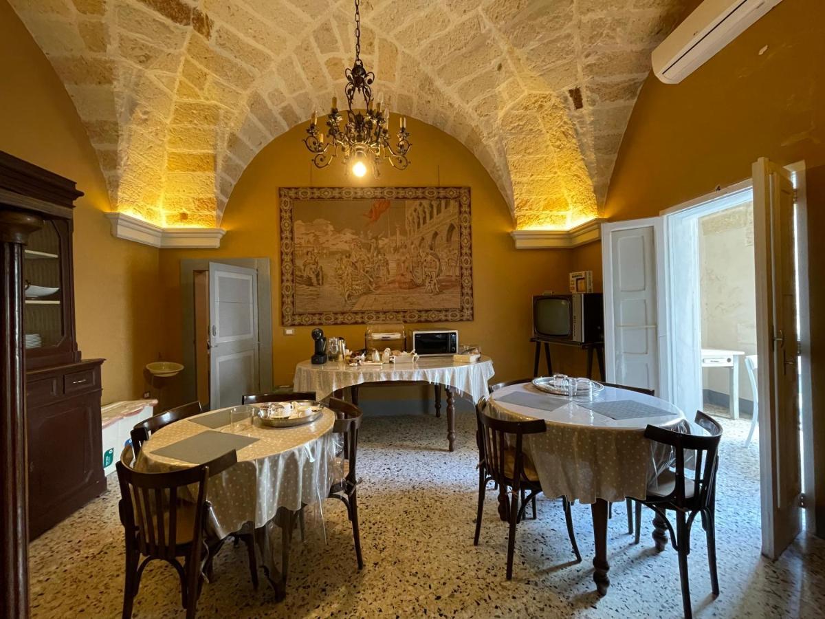 Palazzo De Carlo E Il Parco Dei 7 Pozzi Bed & Breakfast เลชเช ภายนอก รูปภาพ