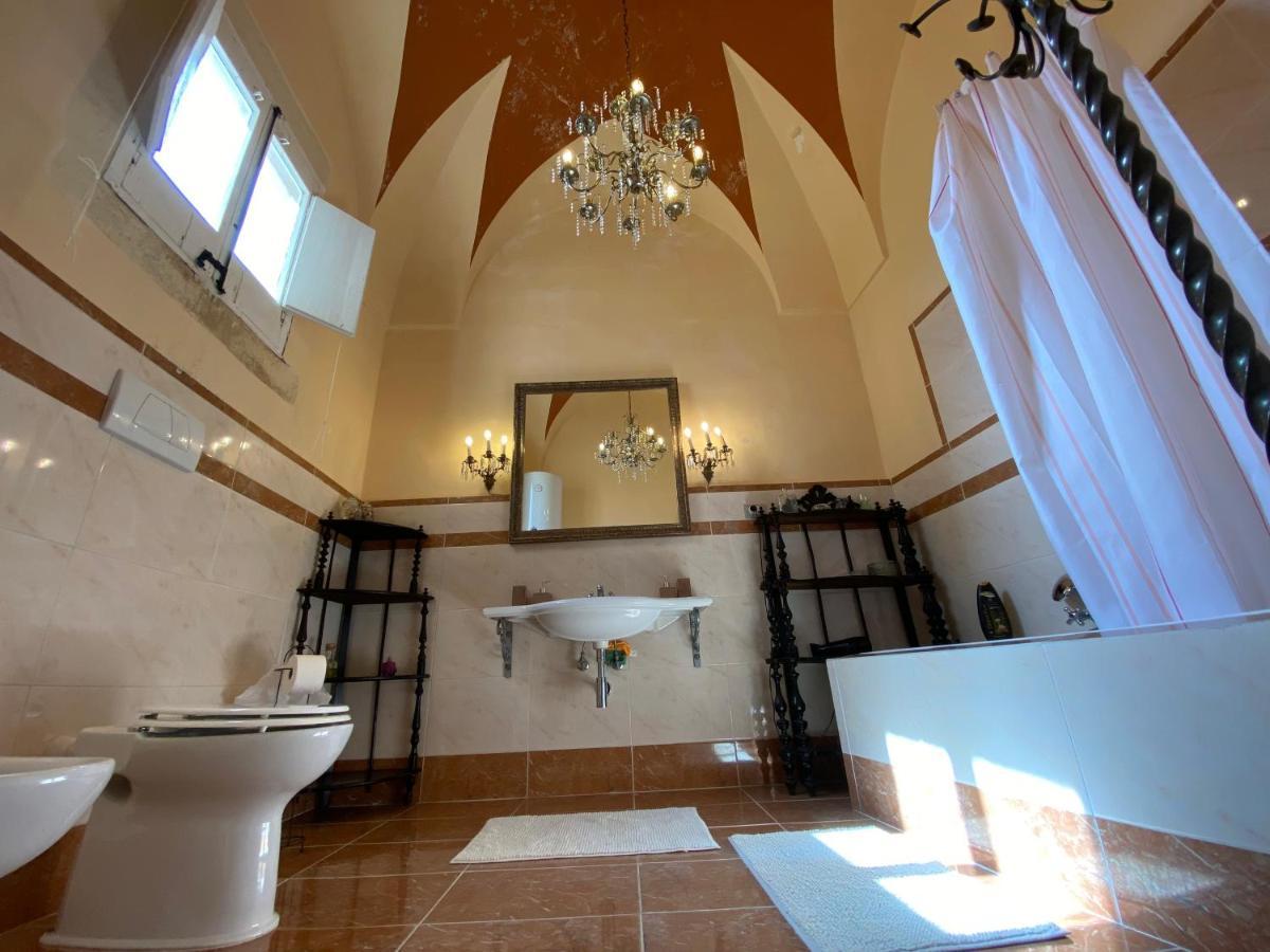 Palazzo De Carlo E Il Parco Dei 7 Pozzi Bed & Breakfast เลชเช ภายนอก รูปภาพ