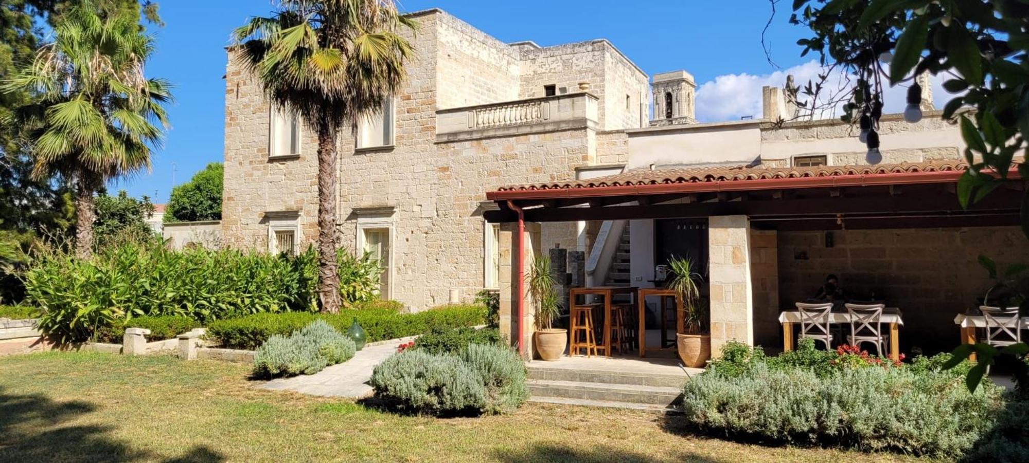 Palazzo De Carlo E Il Parco Dei 7 Pozzi Bed & Breakfast เลชเช ภายนอก รูปภาพ