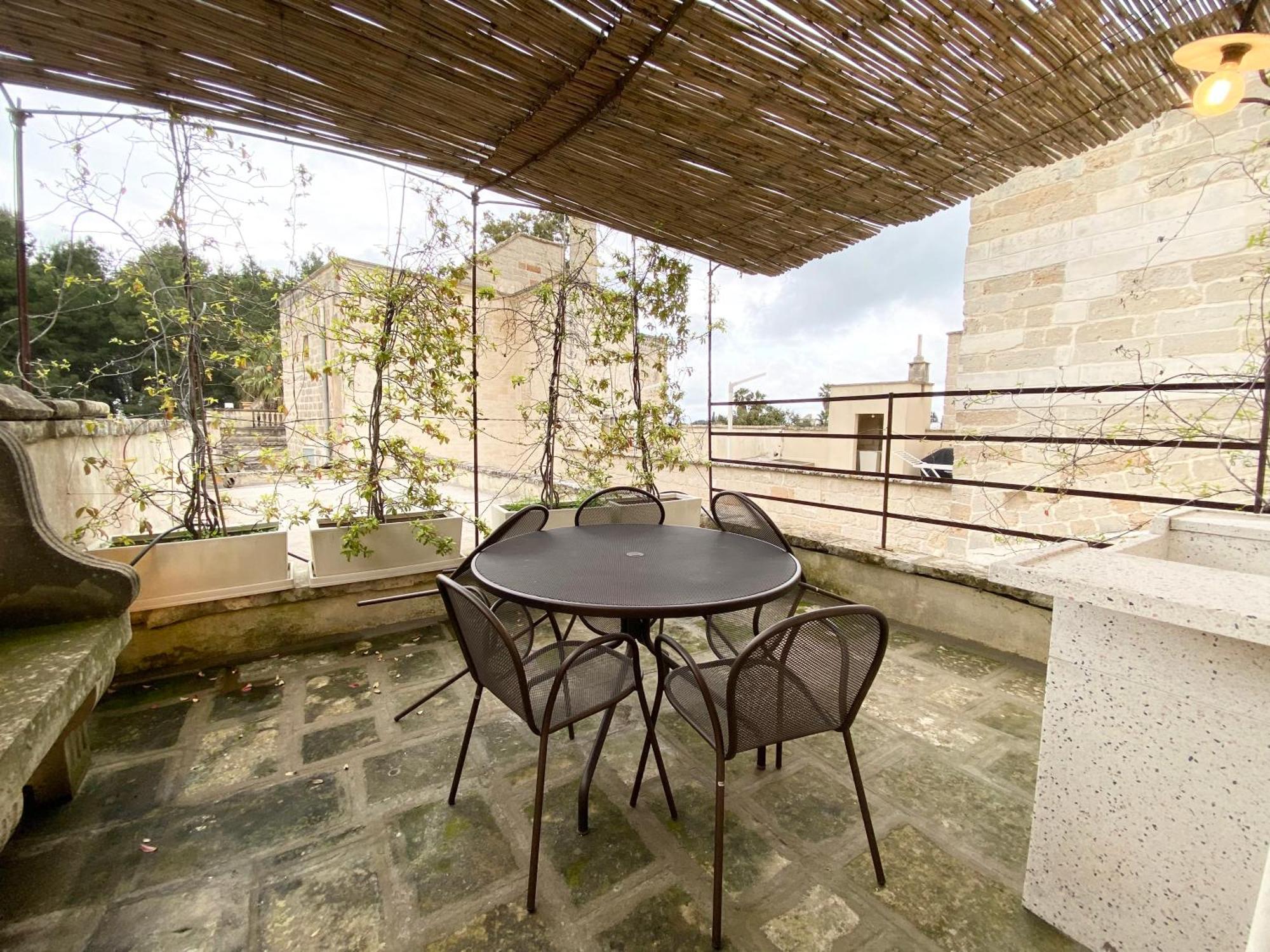 Palazzo De Carlo E Il Parco Dei 7 Pozzi Bed & Breakfast เลชเช ภายนอก รูปภาพ