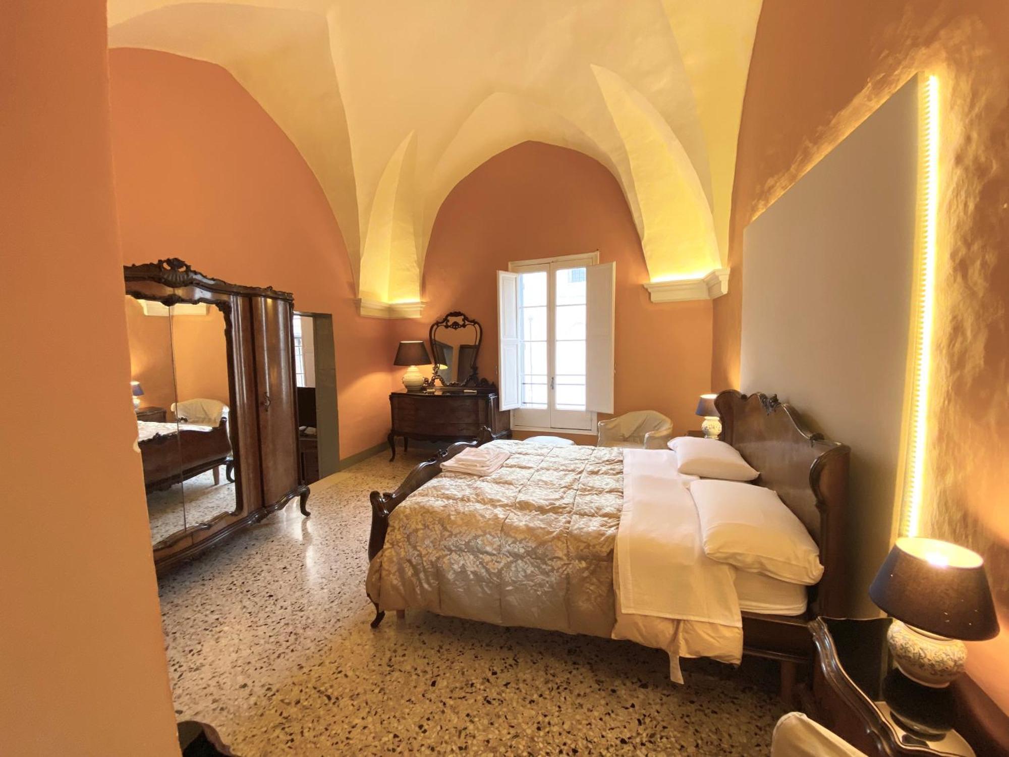 Palazzo De Carlo E Il Parco Dei 7 Pozzi Bed & Breakfast เลชเช ภายนอก รูปภาพ