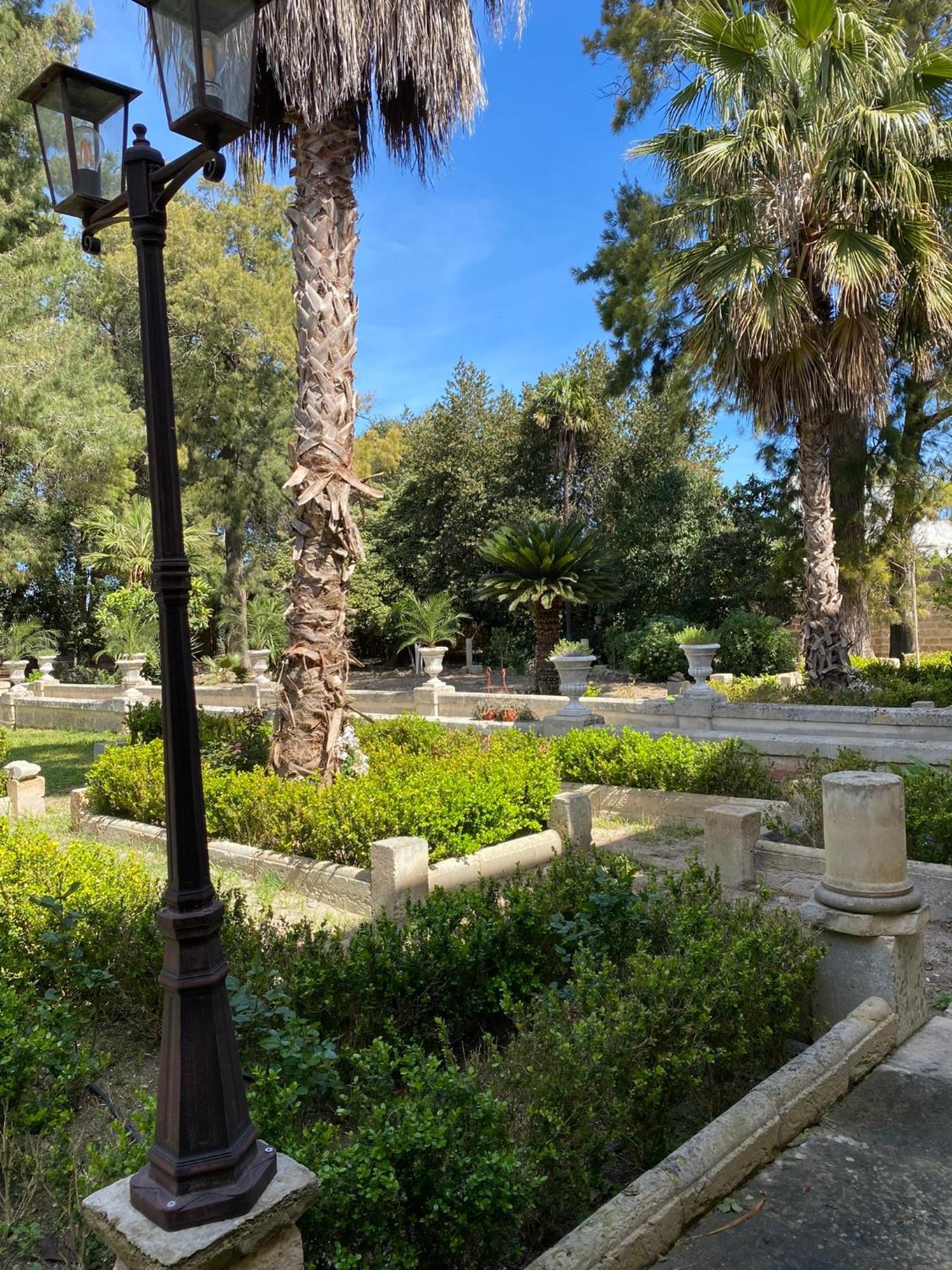Palazzo De Carlo E Il Parco Dei 7 Pozzi Bed & Breakfast เลชเช ภายนอก รูปภาพ