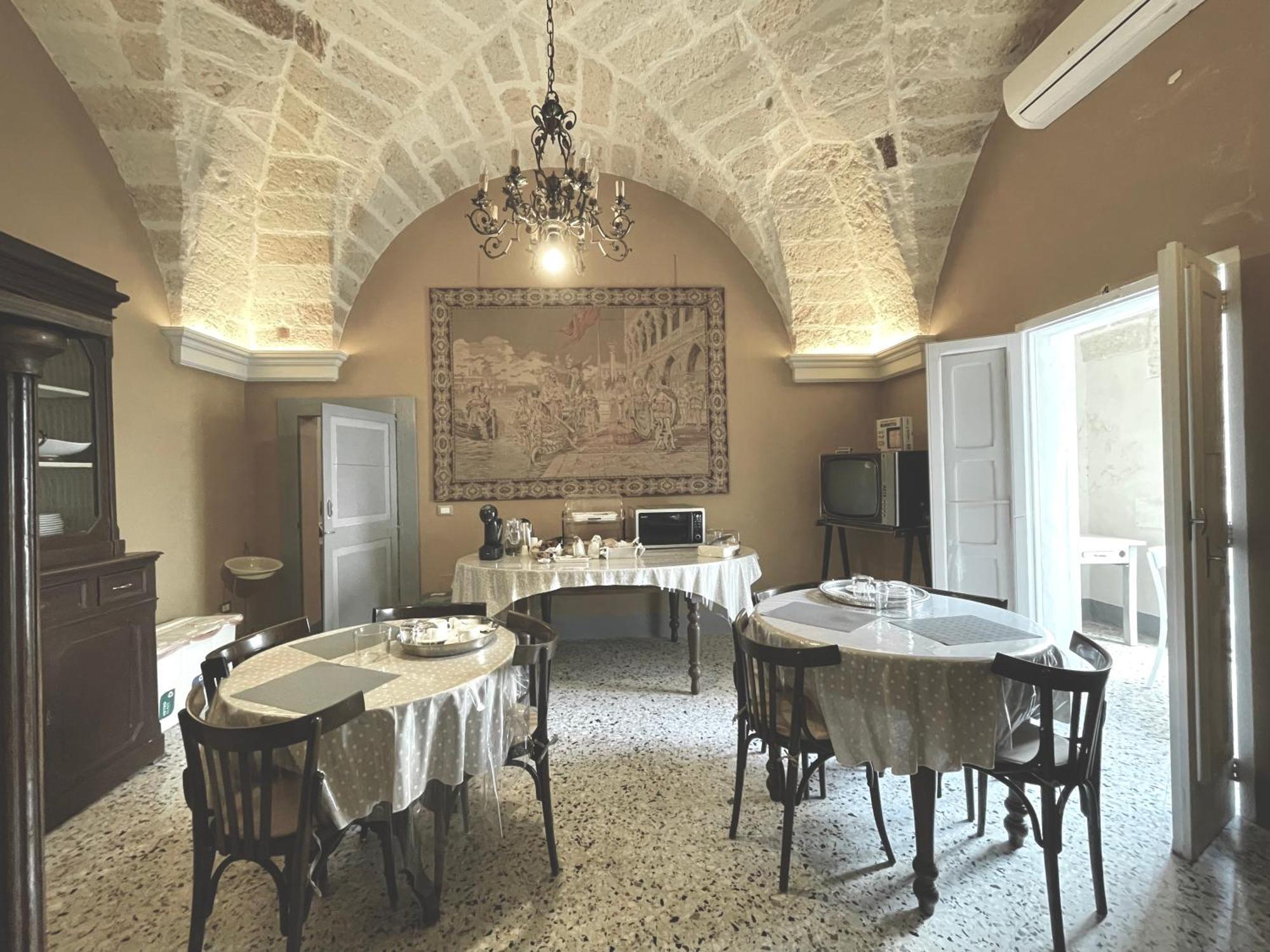Palazzo De Carlo E Il Parco Dei 7 Pozzi Bed & Breakfast เลชเช ภายนอก รูปภาพ