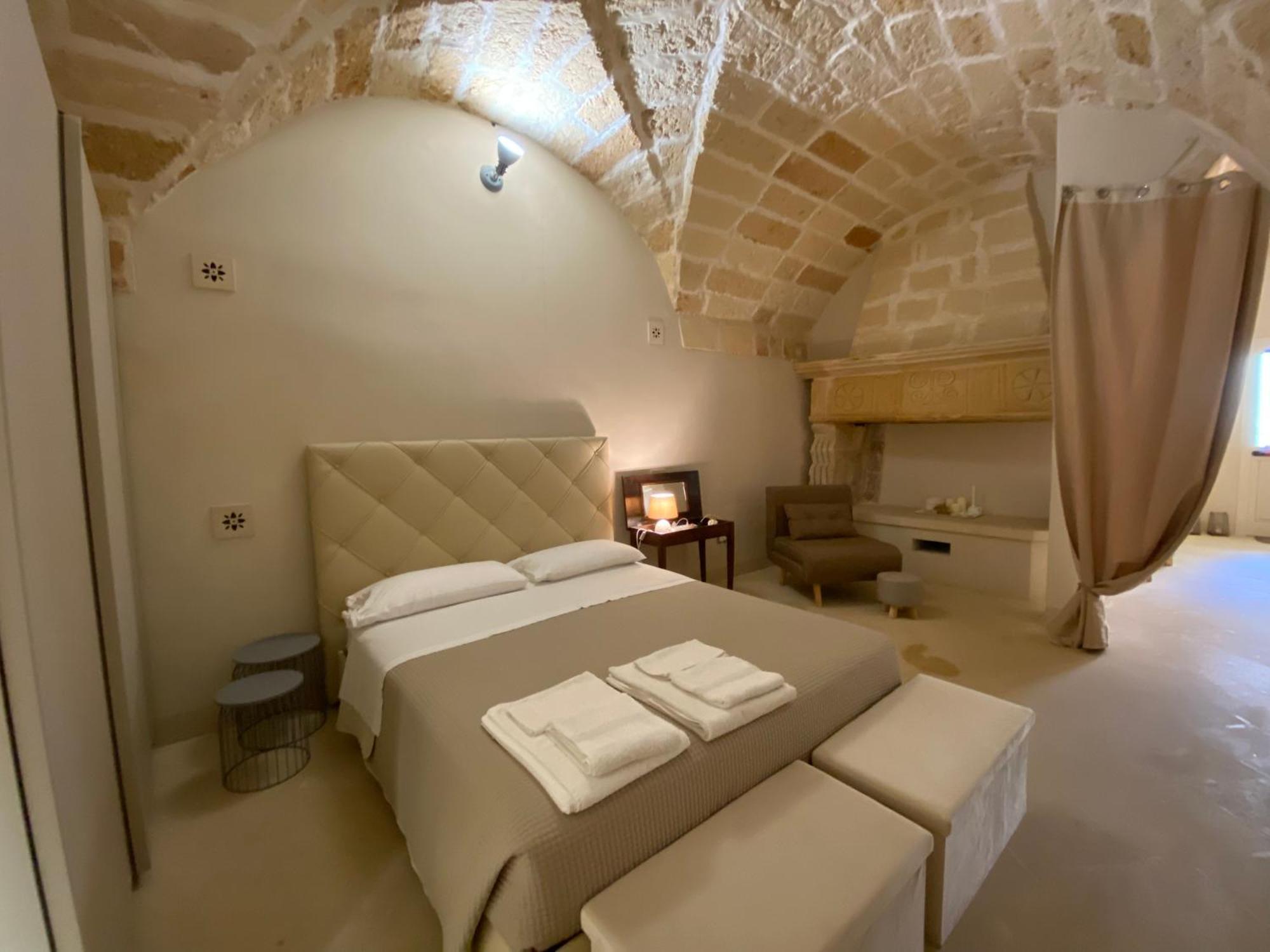 Palazzo De Carlo E Il Parco Dei 7 Pozzi Bed & Breakfast เลชเช ภายนอก รูปภาพ